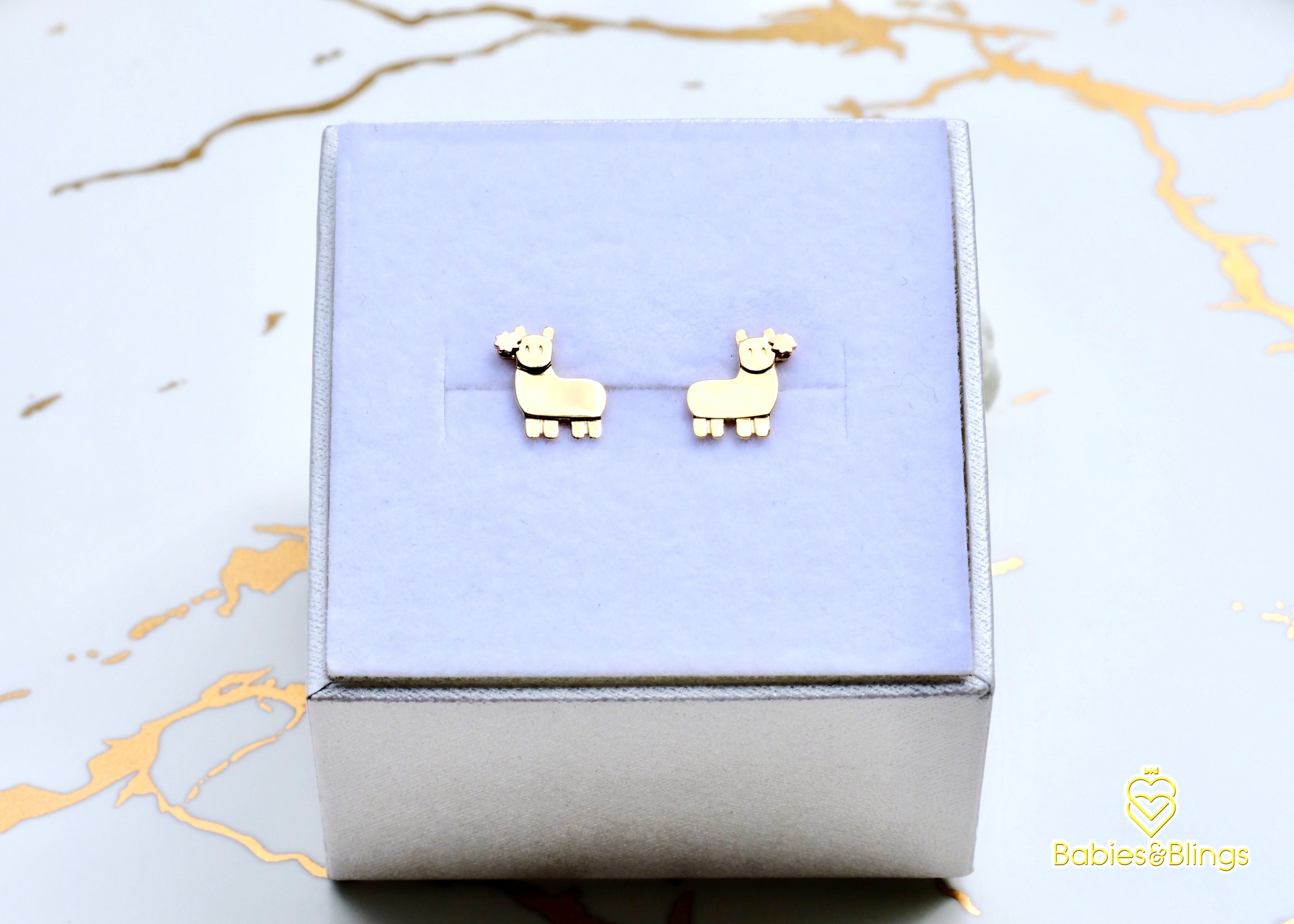 18k Gold Little Alpaca with Screwback Lock